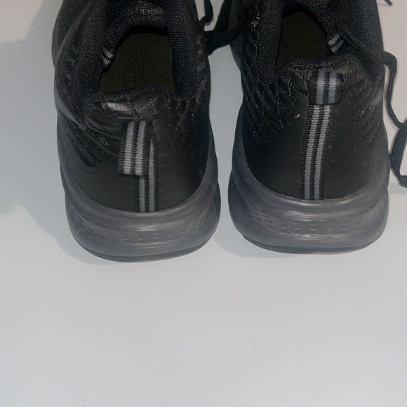 3/$10 Men’s Crane sneakers 10.5 - Picture 2 of 5